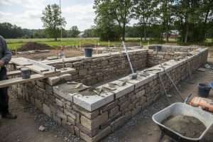 Mur de soubassement : définition, matériaux et construction