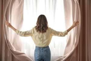Pourquoi les voilages de fenêtre sont-ils les alliés indispensables d’une décoration douce et chaleureuse&nbsp;?