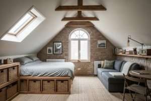 Chambre sous comble très bas : optimiser chaque espace