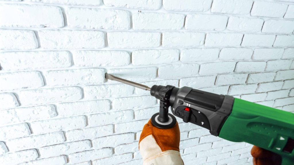 Comparaison des solutions de perçage pour le béton, le métal, le bois et le carrelage : quel outil choisir ?
