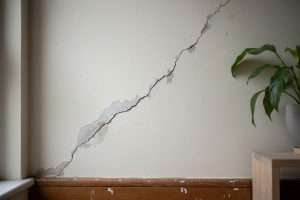 Fissure en escalier : est-elle non structurelle ?