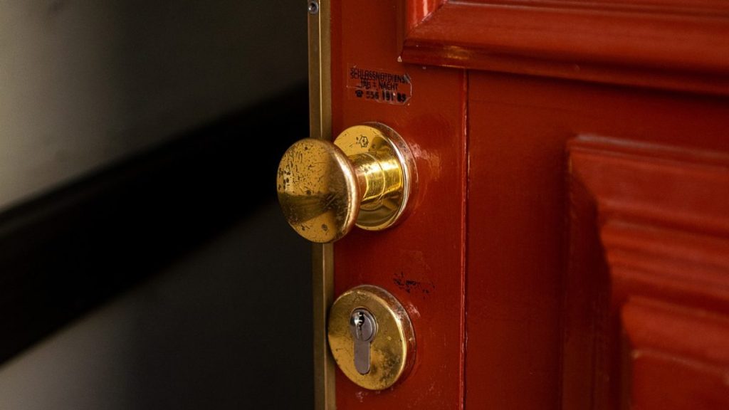 Porte claquée, serrure bloquée ou cambriolage : que faire et comment trouver un serrurier fiable à Toulouse ?